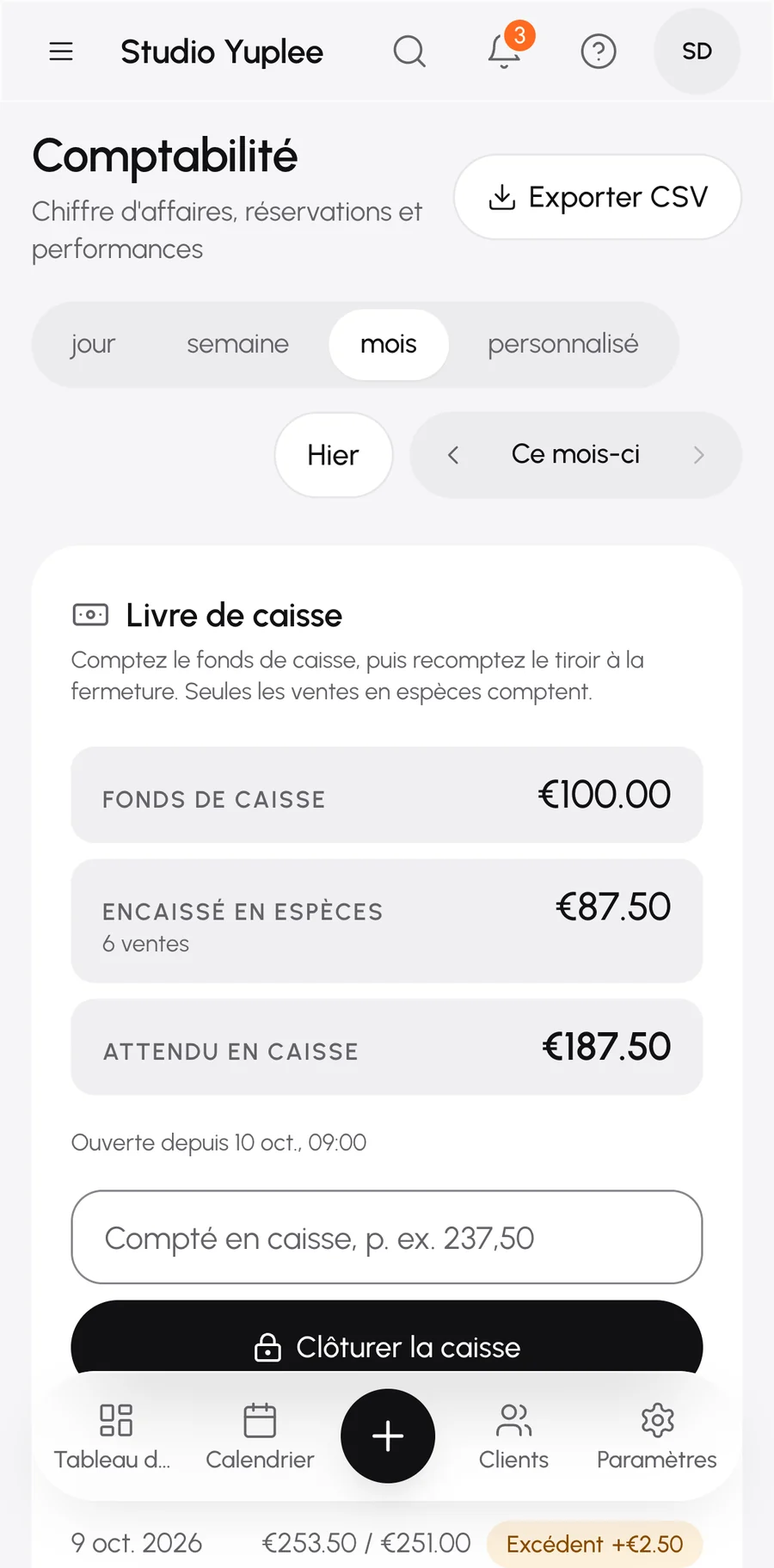 Comptabilité et livre de caisse sur un téléphone