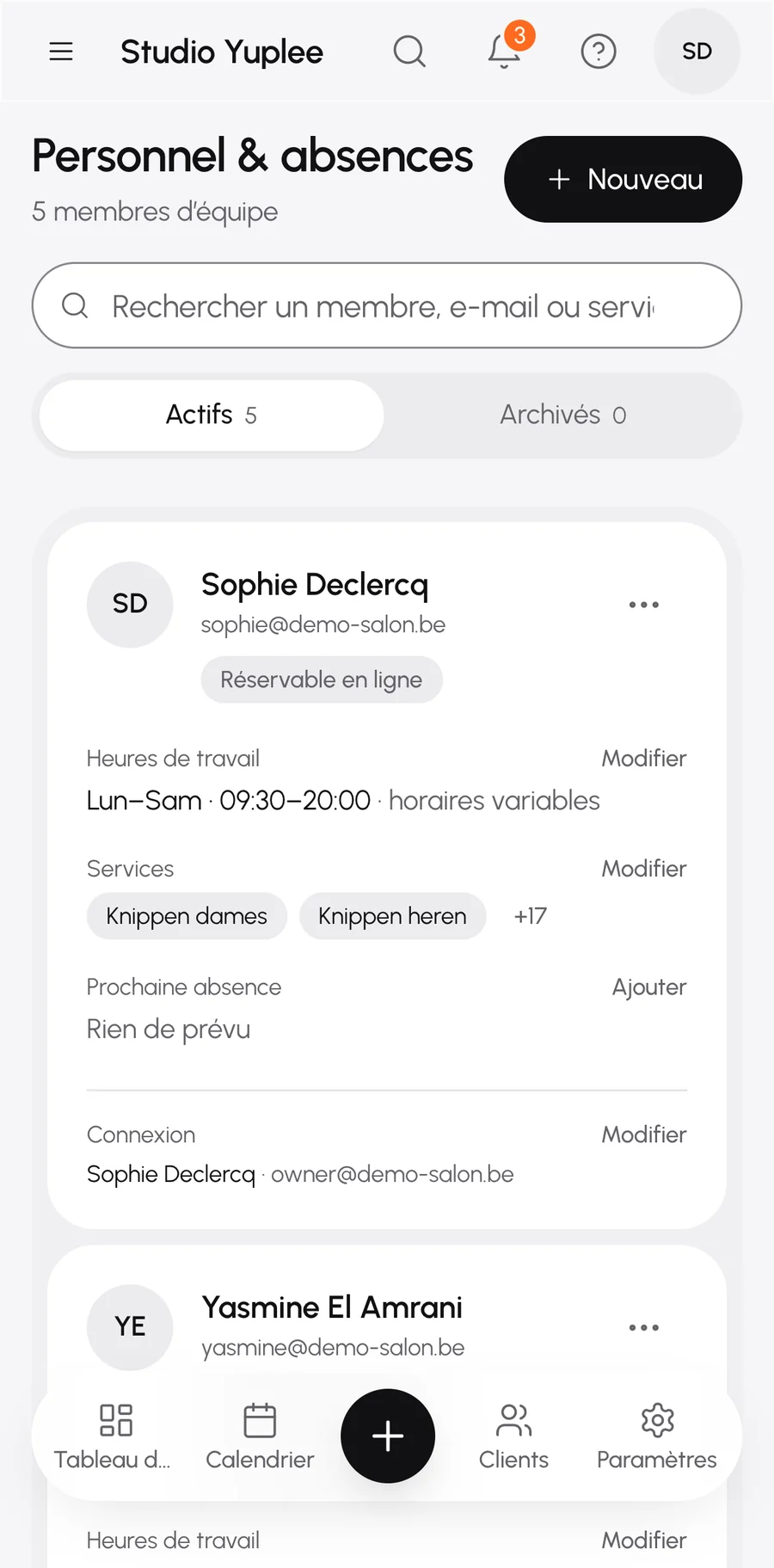 L'équipe sur un téléphone