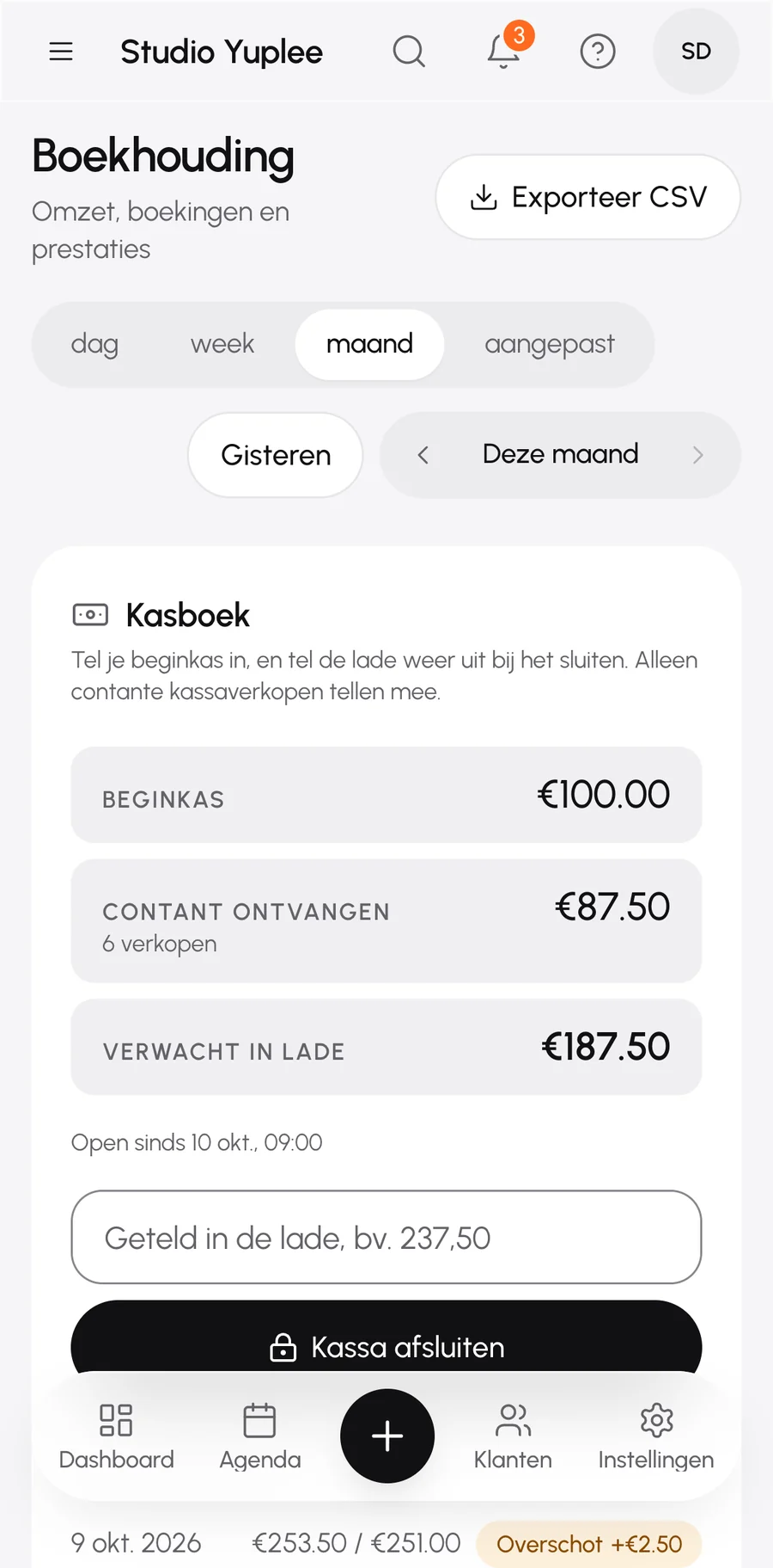 Boekhouding en kasboek op een telefoon