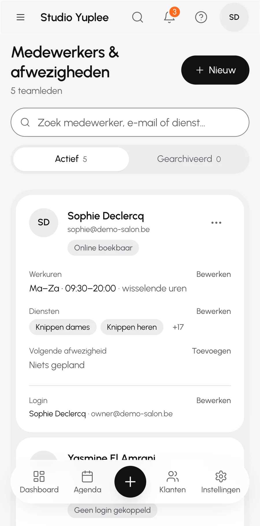 Het team op een telefoon